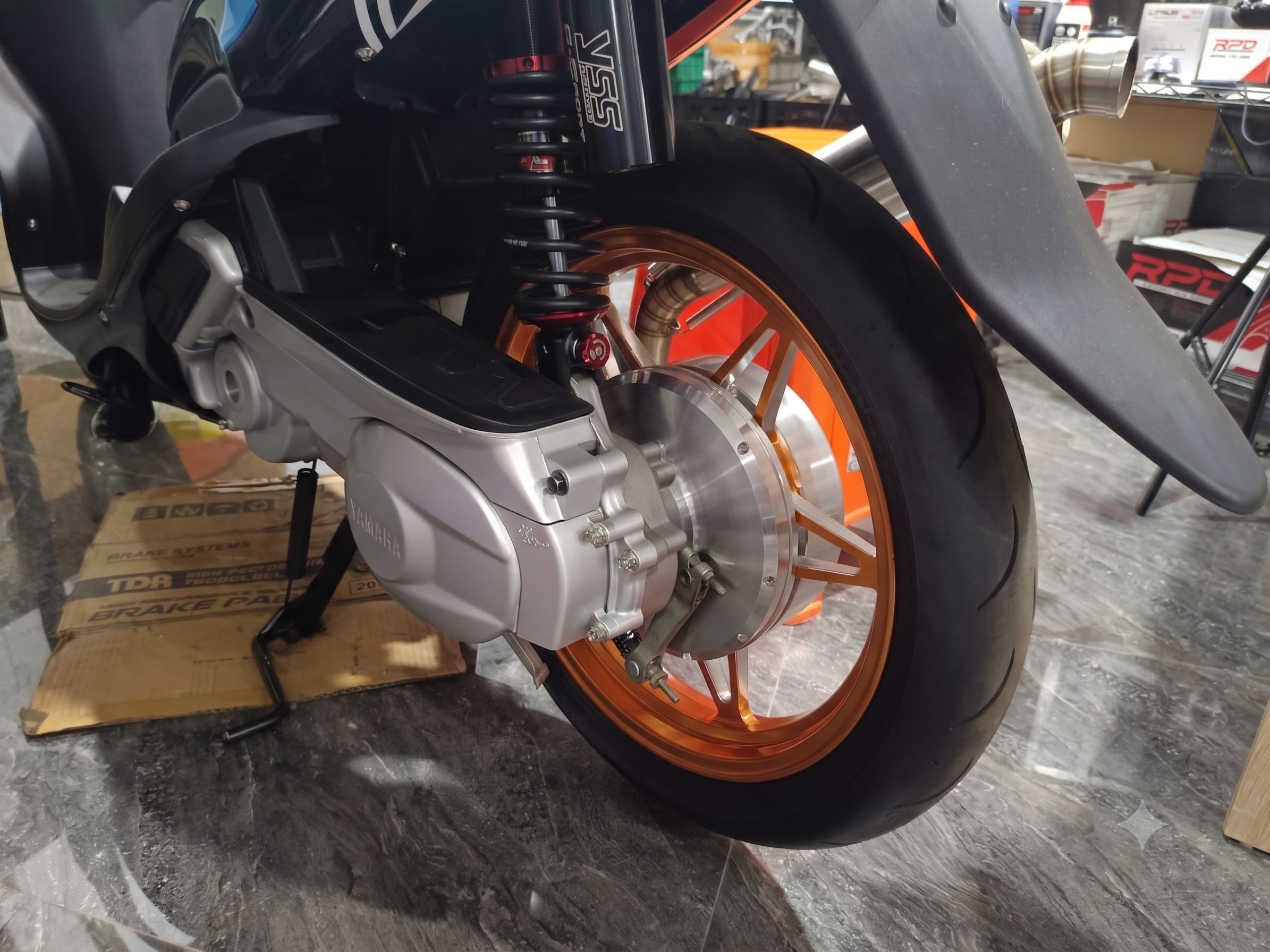 Motor setelah dipasang velg orange